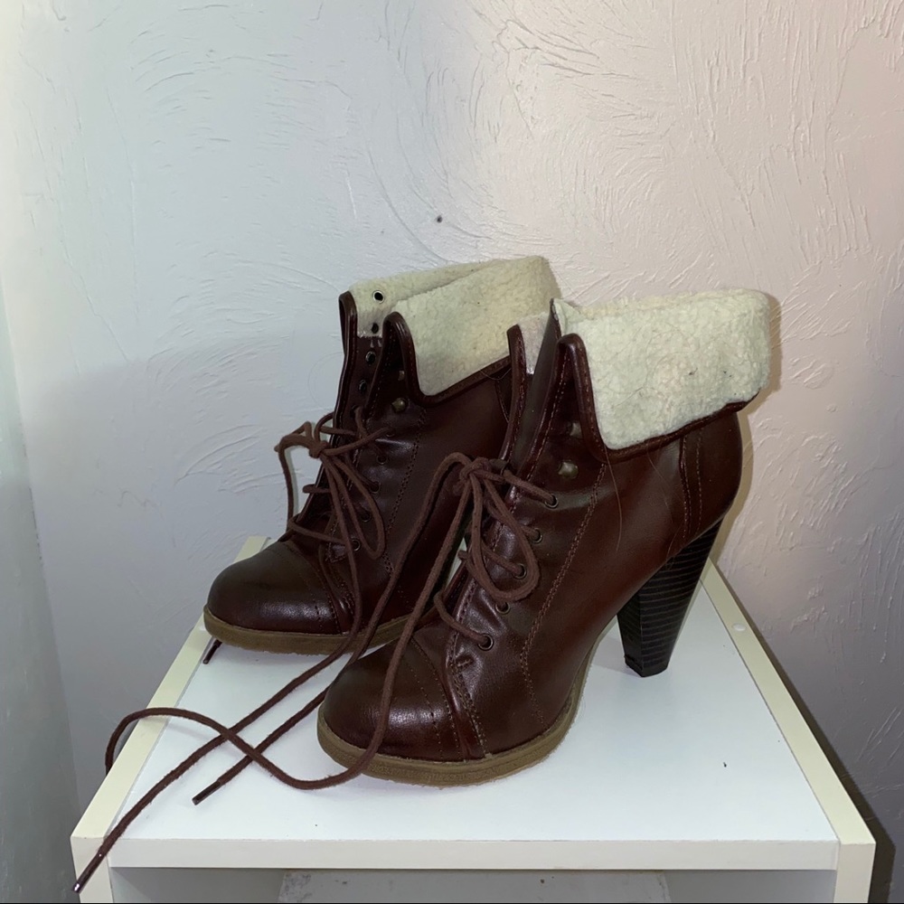 Snow boot heels